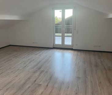 Große 2-Zimmer-Dachgeschosswohnung mit Dachterrasse - Photo 1