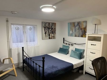 Room 1, 25 Springfield Road, Guildford, Surrey GU1 4DW - Photo 5