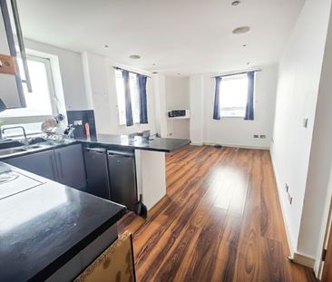 2 bedroom Flat To Let Total Size: 700 SQ FT - Photo 2