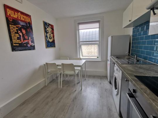 2 bedroom flat to rent - Photo 1