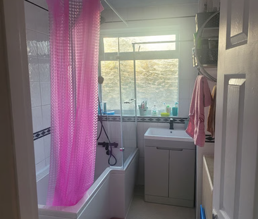 1 bedroom in a house share to rent - Photo 6