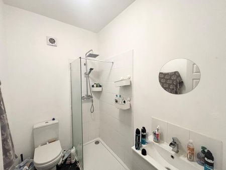 1 bedroom in a house share to rent - Photo 5