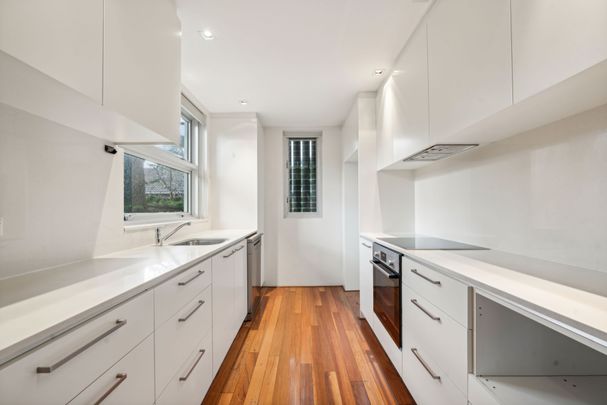Executive Style 3 Bedroom Apartment in Bondi - Photo 1
