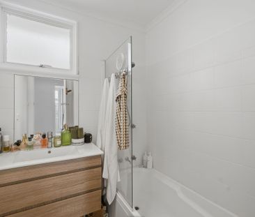 Bright Family Home in Claremont - Photo 6