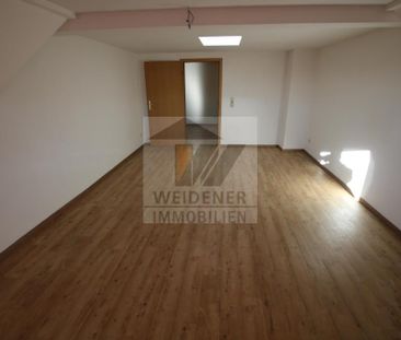 Blick über die Stadt! Gemütliche 3 Raum DG Wohnung mit großem Miete... - Photo 1