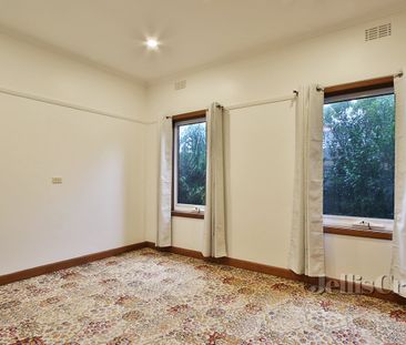 4 Malcolm Court, Mount Waverley - Photo 5