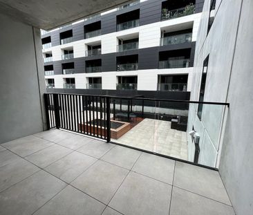 HUGE one bedroom apartment - Photo 2