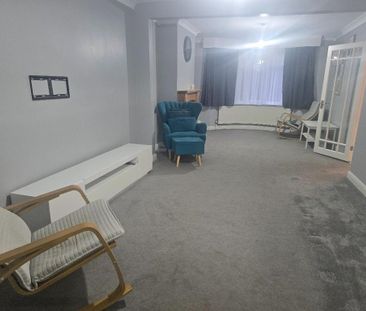 3 bedroom semi-detached house to rent - Photo 1