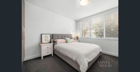 Bright Ground-Floor Living in the Heart of Elwood - Photo 3