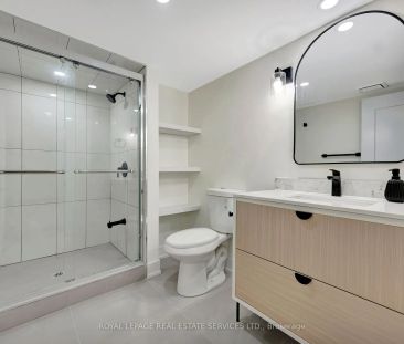 Detached Home For Lease | W9044225 - Photo 6