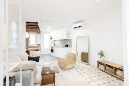 Carrer de Ribes, Barcelona, Catalonia 08013 - Photo 3