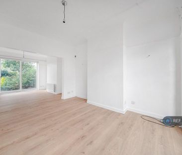 3 bedroom end of terrace house to rent - Photo 1