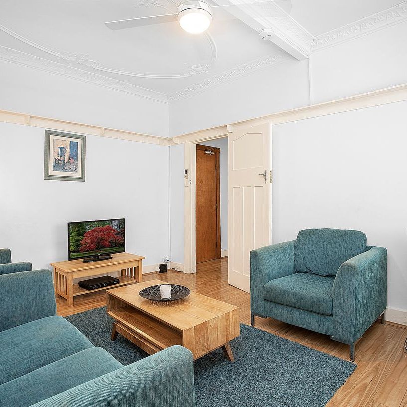 Fully Furnished 1 Bedroom Apartment Moments to Surf & Sand - Photo 1