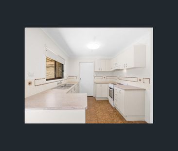 3 BEDROOM HOME IN THE HEART OF MOUNT WARREN PARK, WALKING DISTANCE ... - Photo 3