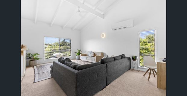 Space, style and exceptional versatility. Garden maintenance included - Photo 1