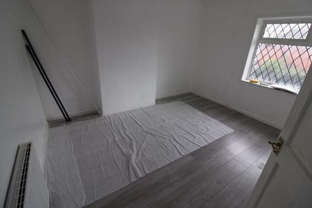 4 bedroom terraced house to rent - Photo 3