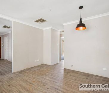 COSY FAMILY HOME IN CONVENIENT LOCATION - Photo 2