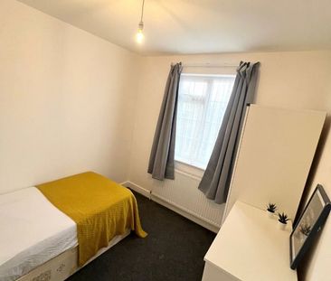 Room in a Shared House, Hillcroft Crescent, HA9 - Photo 4