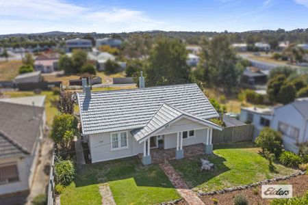 Welcome to Sunshine Cottage - Where Classic Charm meets Modern Luxury - Photo 5