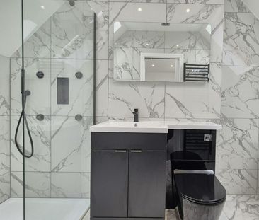 Semi-detached house to rent on - Photo 6