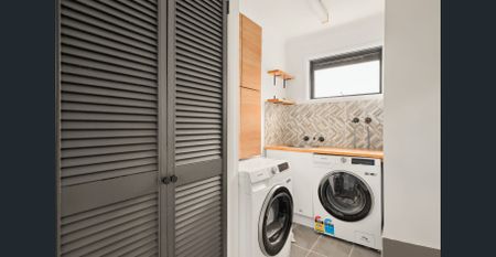 Fully Furnished House In Central Red Hill - Photo 3