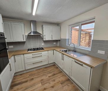 2 bedroom semi-detached house to rent - Photo 5