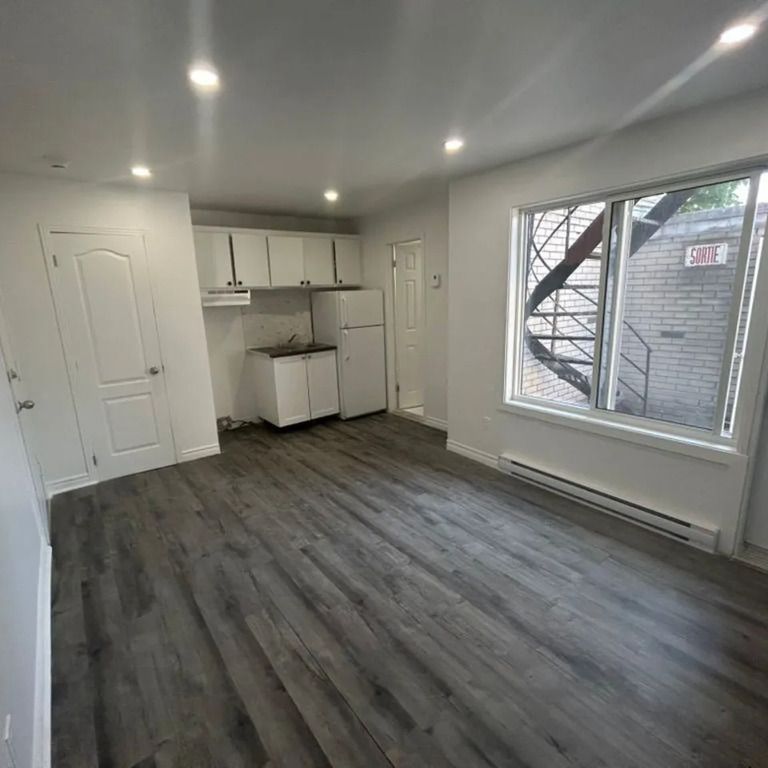 STUDIO - 900$ DISPONIBLE - Photo 1