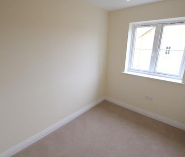 Brookwood Farm Drive, Woking, Surrey, GU21 - Photo 6