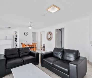 Fully Furnished Apartment Just Steps from the Beach! - Photo 1