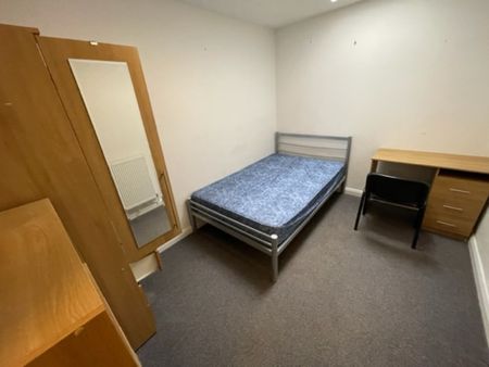 7 Bed Student Accommodation - Photo 5