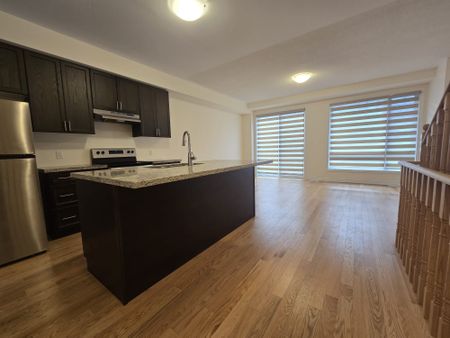 For Lease - 36 Lake Trail Way, Whitby, Ontario - Photo 3