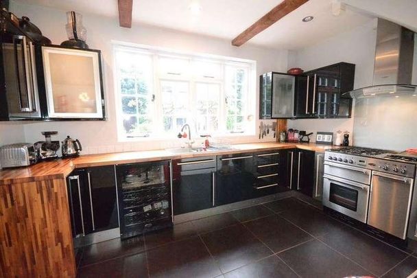 London Road, Datchet, SL3 - Photo 1