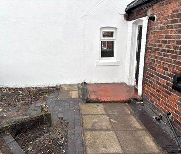 2 bedroom end of terrace house to rent - Photo 1