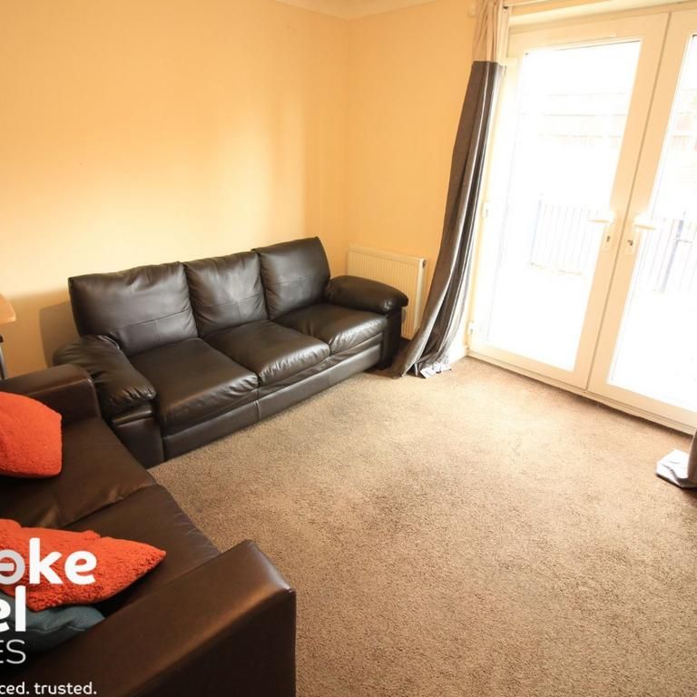 4 bedroom detached house to rent - Photo 1
