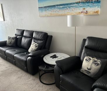 "MODERN 1 BED, 1 Bath, 1 Car - APARTMENT" - Photo 4