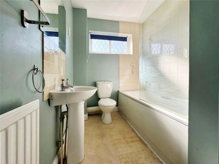 2 bedroom terraced house to rent - Photo 4