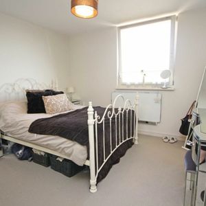Orchard Road, TW9, London - Photo 2
