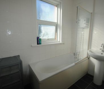 6 bedroom detached house to rent - Photo 3