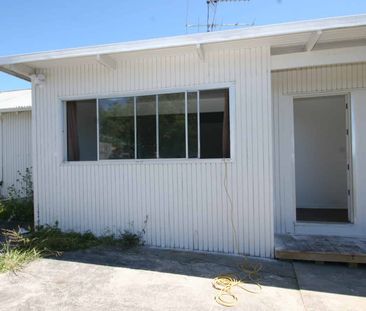 2 Bedrooms Papatoetoe - Photo 2