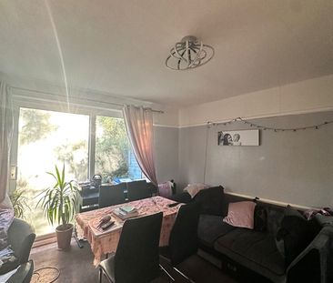 Room in a Shared House, Hackney Svenue, M40 - Photo 3