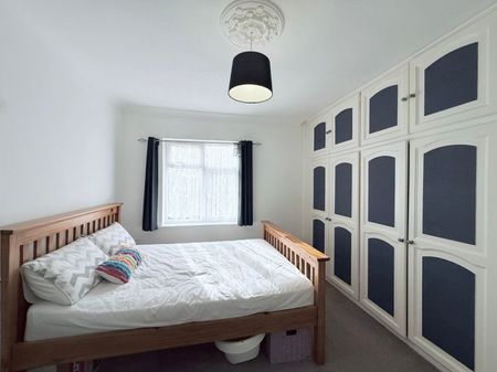 4 bed Mid Terraced House for Rent - Photo 5