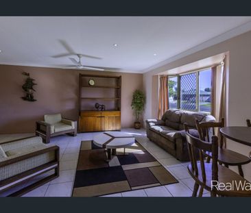 Spacious 4-Bed Home with Double Living and Trailer Access - Photo 3