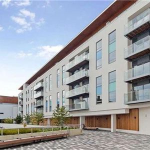 Derry Court, Streatham, SW16 - Photo 3