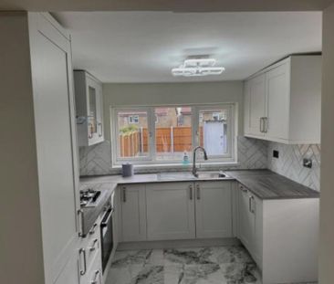 3 bedroom semi-detached house to rent - Photo 3