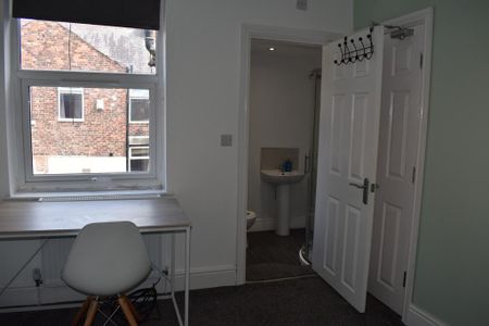 4 bedroom terraced house to rent - Photo 2