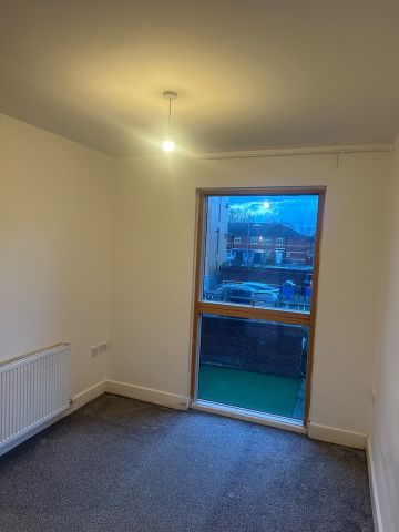 4 Bed Terraced House, Beech Mount, M9 - Photo 3