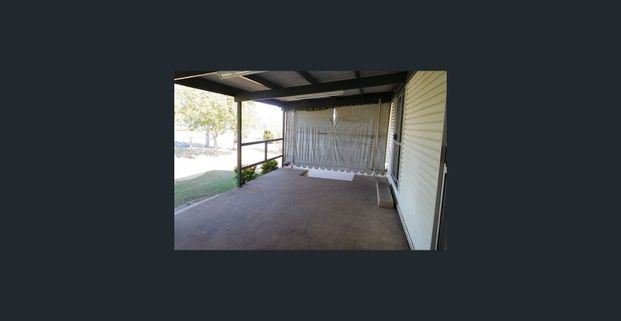 Charming Residence at 9 Swallow Street, Dalby - Photo 1