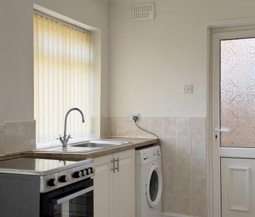 3 bedroom semi-detached house to rent - Photo 6