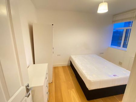 1 Bed Flat, South Lambeth Road, SW8 - Photo 3