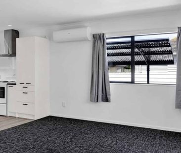 Tidy low maintenance 2 bedroom home with off-street parking - Photo 2